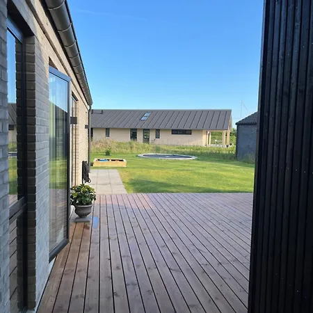 Topmoderne Og Bynaer Villa *